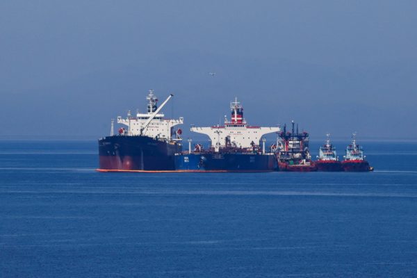 Mỹ gặp khó khi muốn cắt mạch xuất dầu của Iran