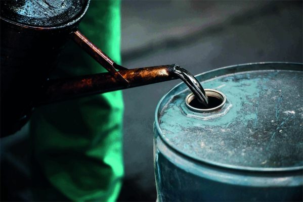 Giá xăng dầu hôm nay (6-11): Xanh sàn